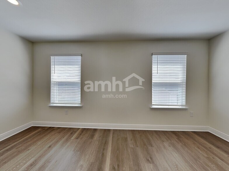 Building Photo - 5945 Sycamore Pl St