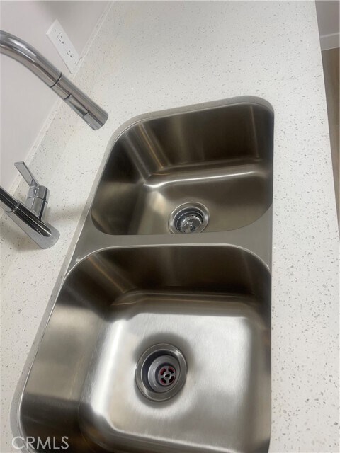 Building Photo - 1526 W 101st St