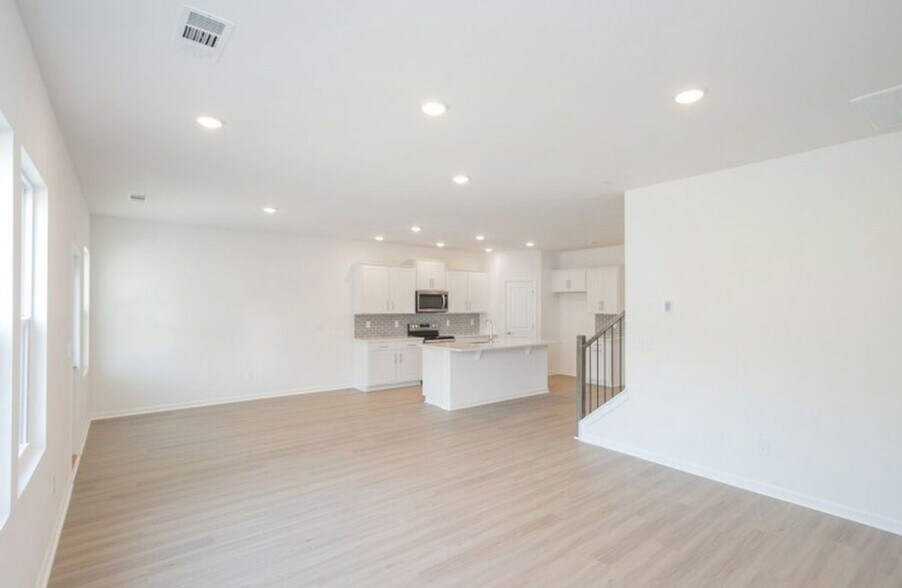 Building Photo - 448 Jet Strm Dr