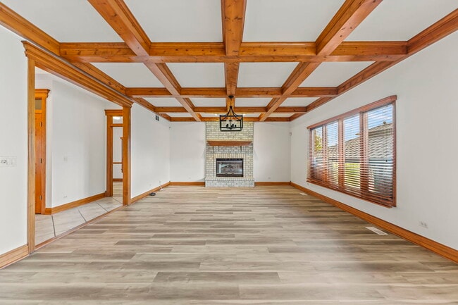 Building Photo - 552 Waters Edge Dr