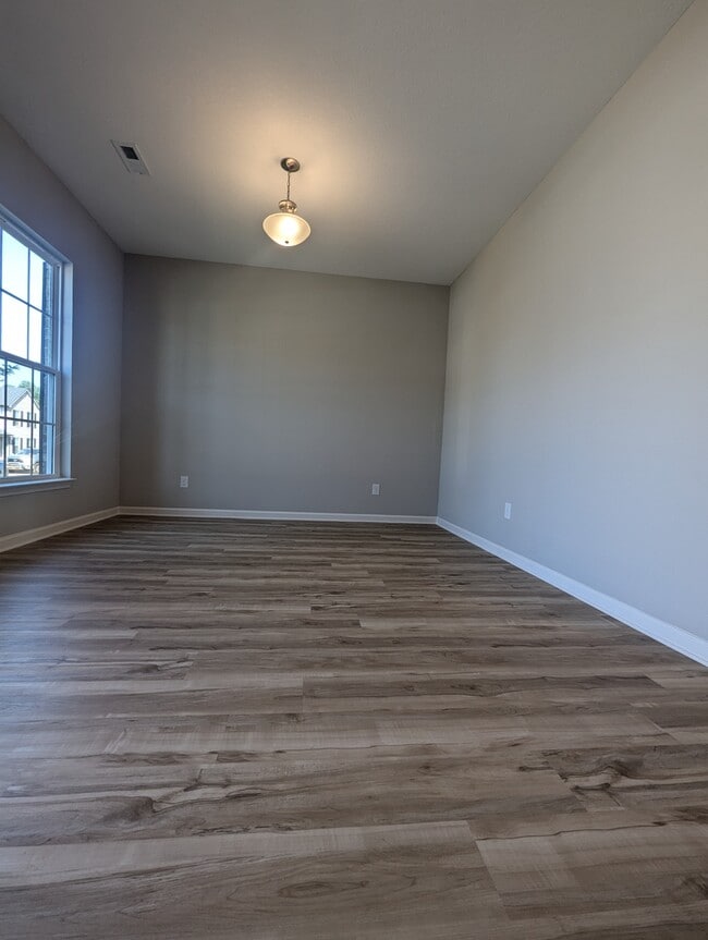 Building Photo - 1619 Hickory
