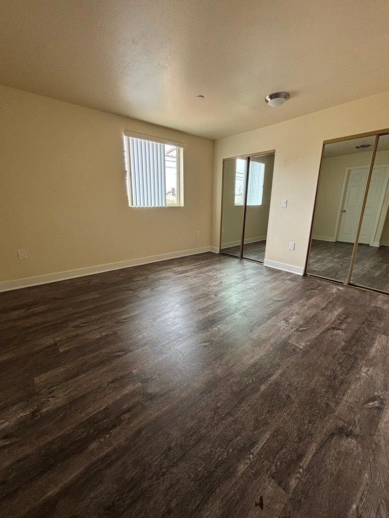 Building Photo - 7710 S Hoover St