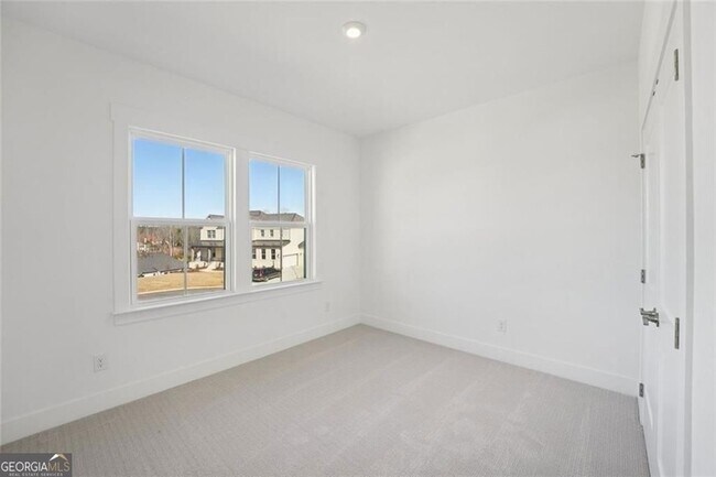 Building Photo - 2815 Medford Dr