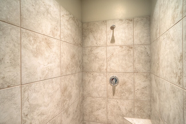 Building Photo - 4 Bedroom End Unit in Sienna Hills! Small Dog Friendly!