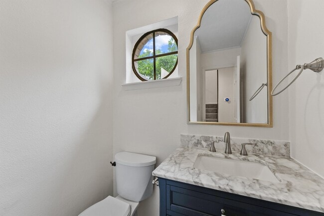 Building Photo - 417 W Hillary Cir