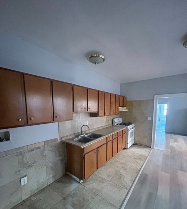 Building Photo - 44 Edgewood St