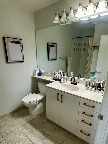 Large modern bath - 1300 N St NW