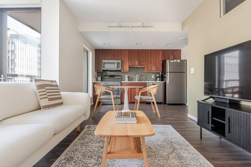 Building Photo - 3444 Fairfax Dr