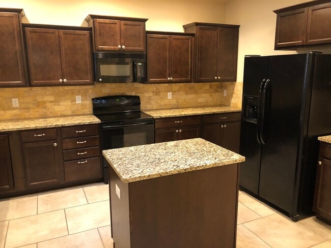 Building Photo - Very Nice 3 bed, 3 bath 2 car Home on a cul-de-sac in Peyton with Mountain Views