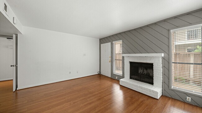 Building Photo - 2100 Wilcrest Dr