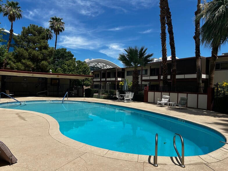 Building Photo - 350 E Desert Inn Rd