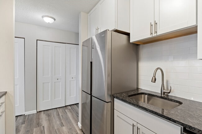 Building Photo - 3116 Girard Apartments