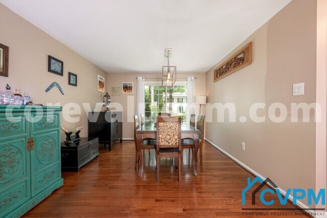 Building Photo - 15952 Alameda Dr
