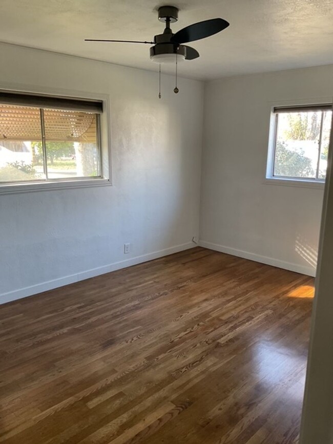 Building Photo - Must See South Redding 3 Bedroom Home on 3...