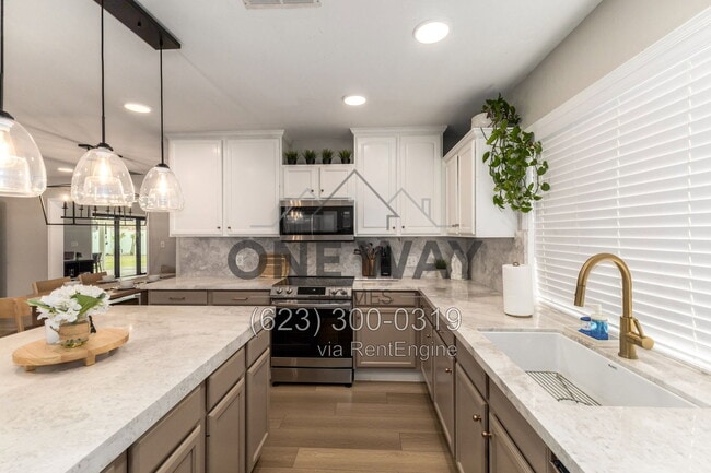 Building Photo - 107 S Catalina St