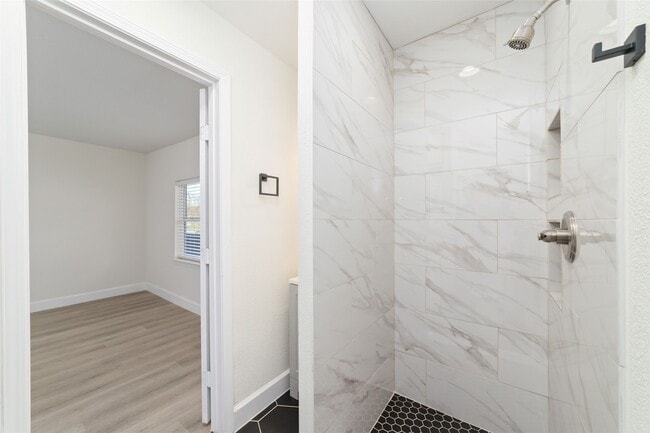 Building Photo - 714 E 43rd St