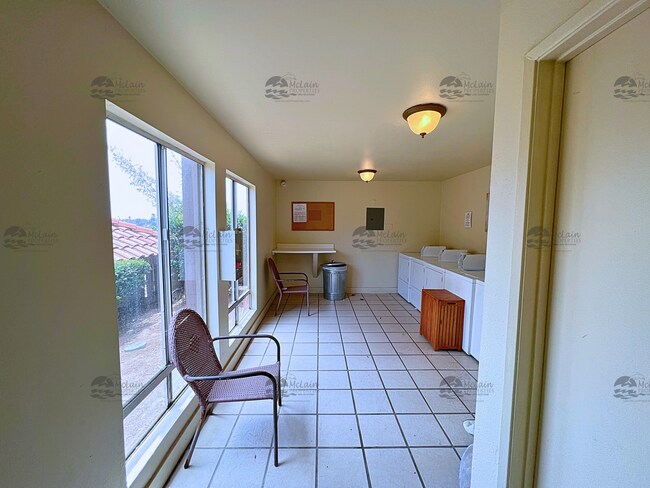 Building Photo - 1 Bedroom Just Minutes to Beach in Oceanside West of the 5!