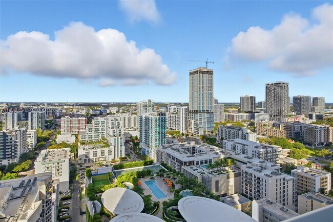 Building Photo - 700 NE 24th St