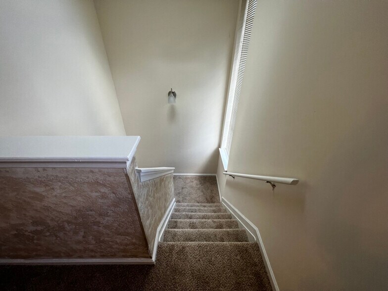 Building Photo - 343 Lee's Ml Dr