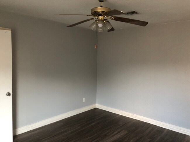 Building Photo - 10915 Gatlinburg Dr