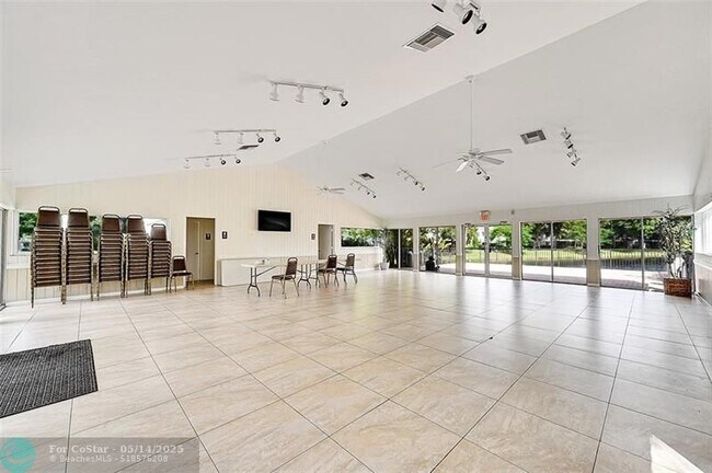 Building Photo - 111 Gardens Dr