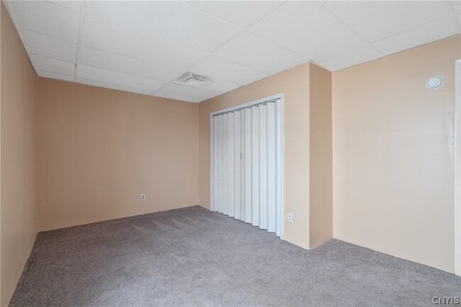 Building Photo - 103 E 7th St