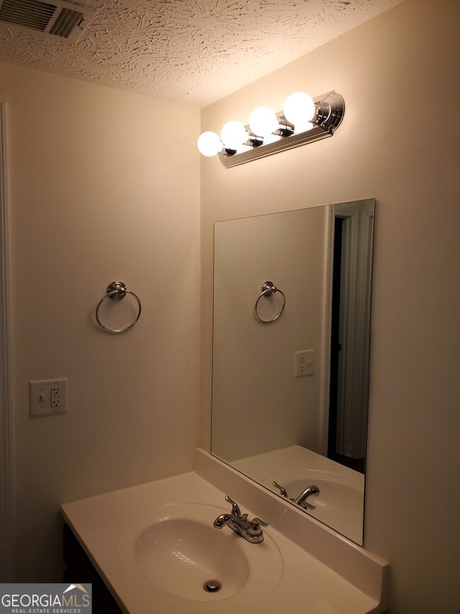Building Photo - 312 Crescent Dr