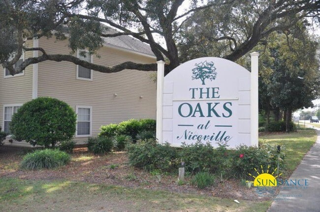 Building Photo - Spacious 2-Bedroom Condo in The Oaks, Nice...