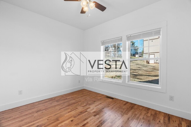 Building Photo - 510 Deaverview Rd