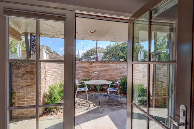 Building Photo - 668 S Ripple Creek Dr