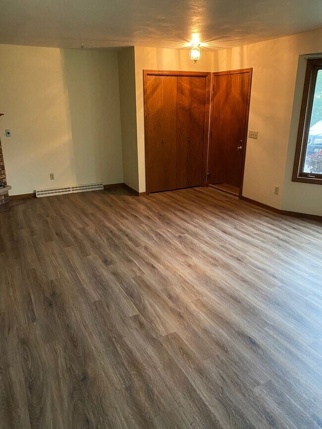 Building Photo - (578) - 2291-2293 White Oak Trail