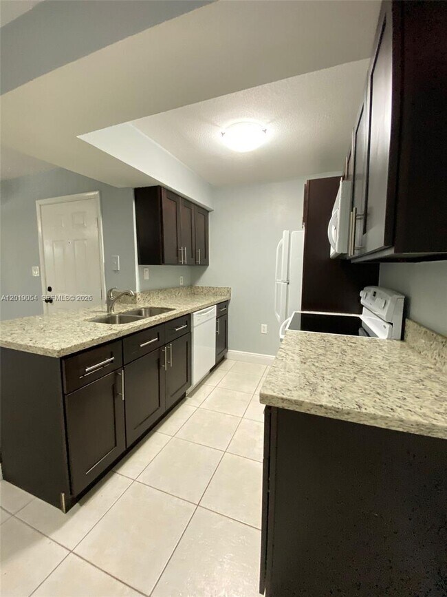 Building Photo - 15551 SW 104th Terrace