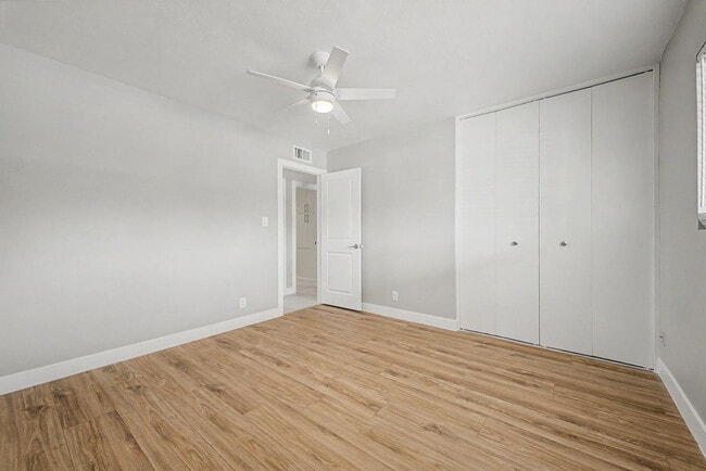 Building Photo - 8730 E Rancho Vista Dr