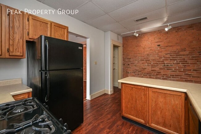 Building Photo - 32 E Hollister St