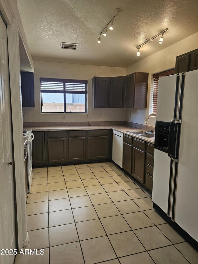 Building Photo - 5276 Cedar Springs Dr