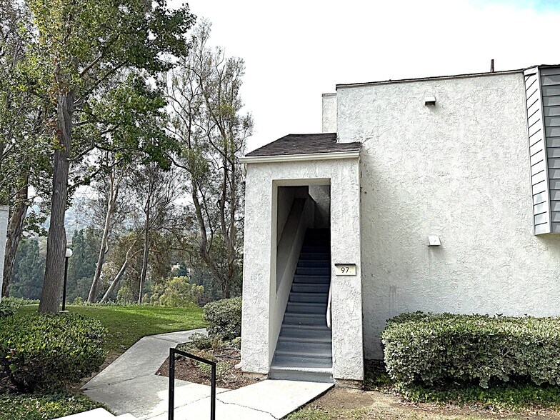 Building Photo - 545 S Ranch View Cir