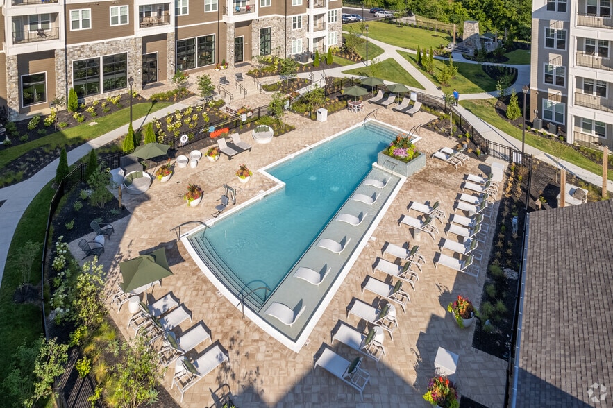 Pool - Tapestry Turfway