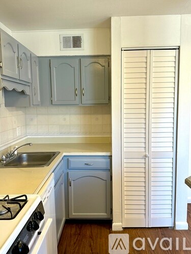 Building Photo - 87 Towne House Rd