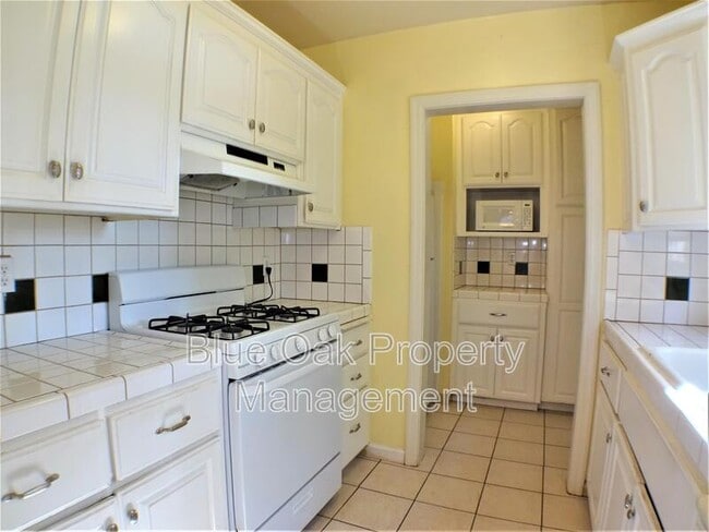 Building Photo - 337 W 1st Ave