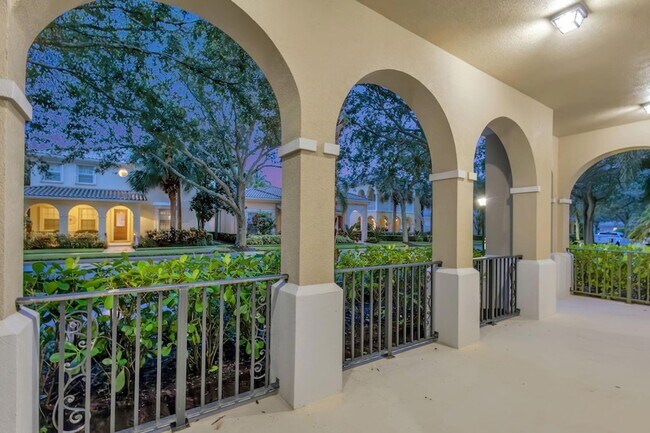 Building Photo - 121 Savona Dr