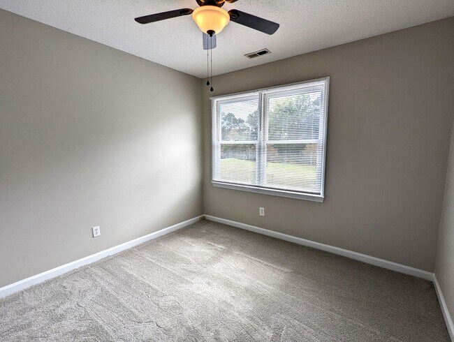 Building Photo - 4940 Harbour Towne Dr