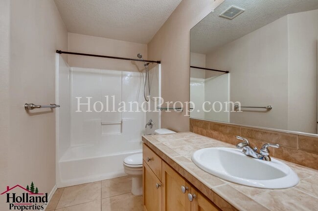 Building Photo - Spacious & Stylish 4-Bedroom Home in Desirable Northwest Portland