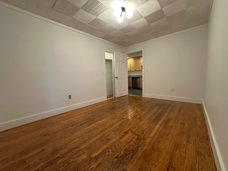 Building Photo - 1 Walnut St