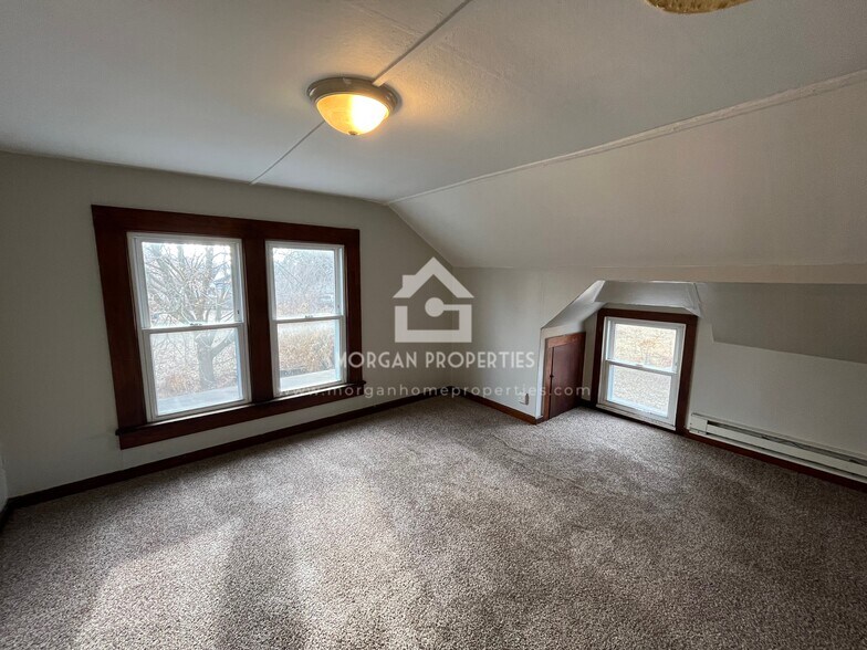 Building Photo - 542 W Wilson Ave