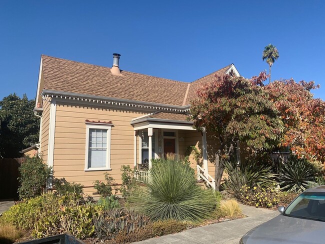 Primary Photo - 2 Bedroom 2 Bathroom Single Family Home in...