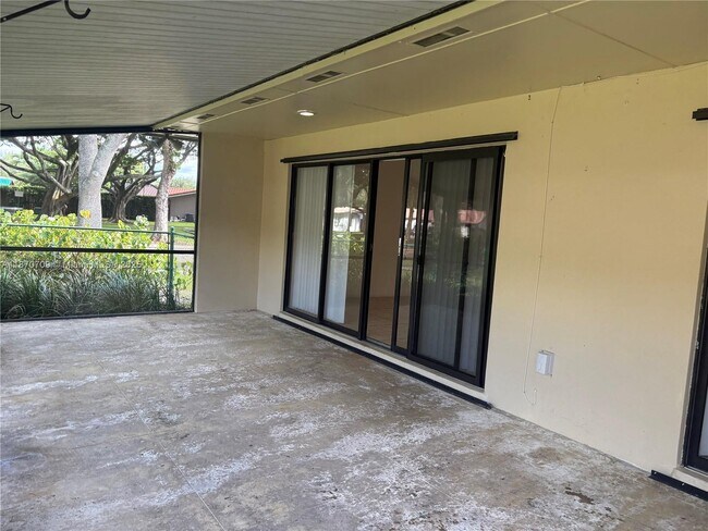 Building Photo - 15461 Turnbull Dr