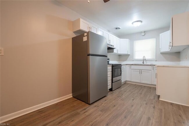 Building Photo - 344 Woodview Ave
