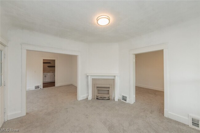 Building Photo - 1519 Ridgewood Ave