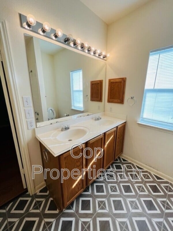 Building Photo - 6239 Parkland Oaks Dr