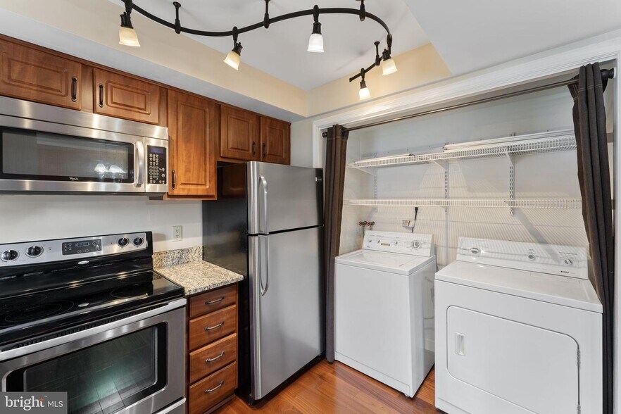 Building Photo - 306 Yardley Cmn